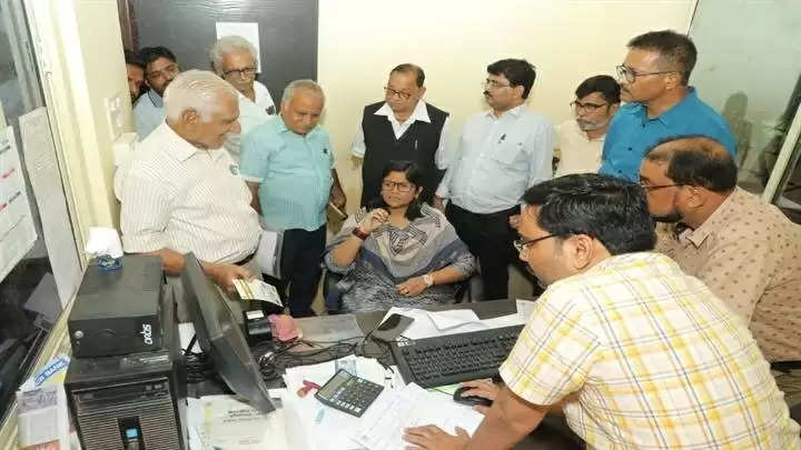 ग्वालियरः दस्तावेजों में गड़बड़ी करने वाले सर्विस प्रोवाइडर के लायसेंस निरस्त करने के निर्देश