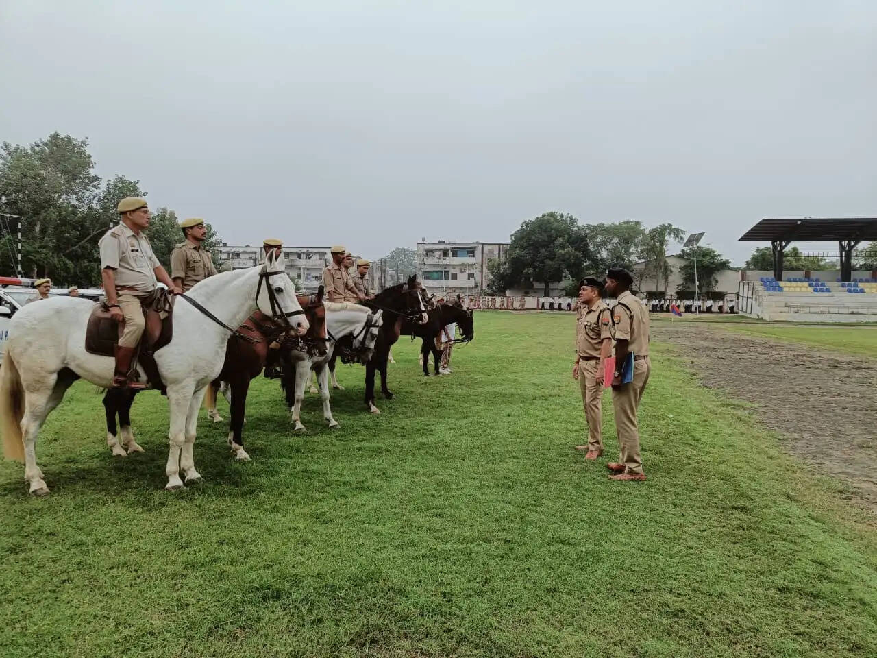 गोरखपुर : एसएसपी ने शुक्रवार की परेड का किया निरीक्षण, जवानों को दिए अनुशासन और फिटनेस के निर्देश