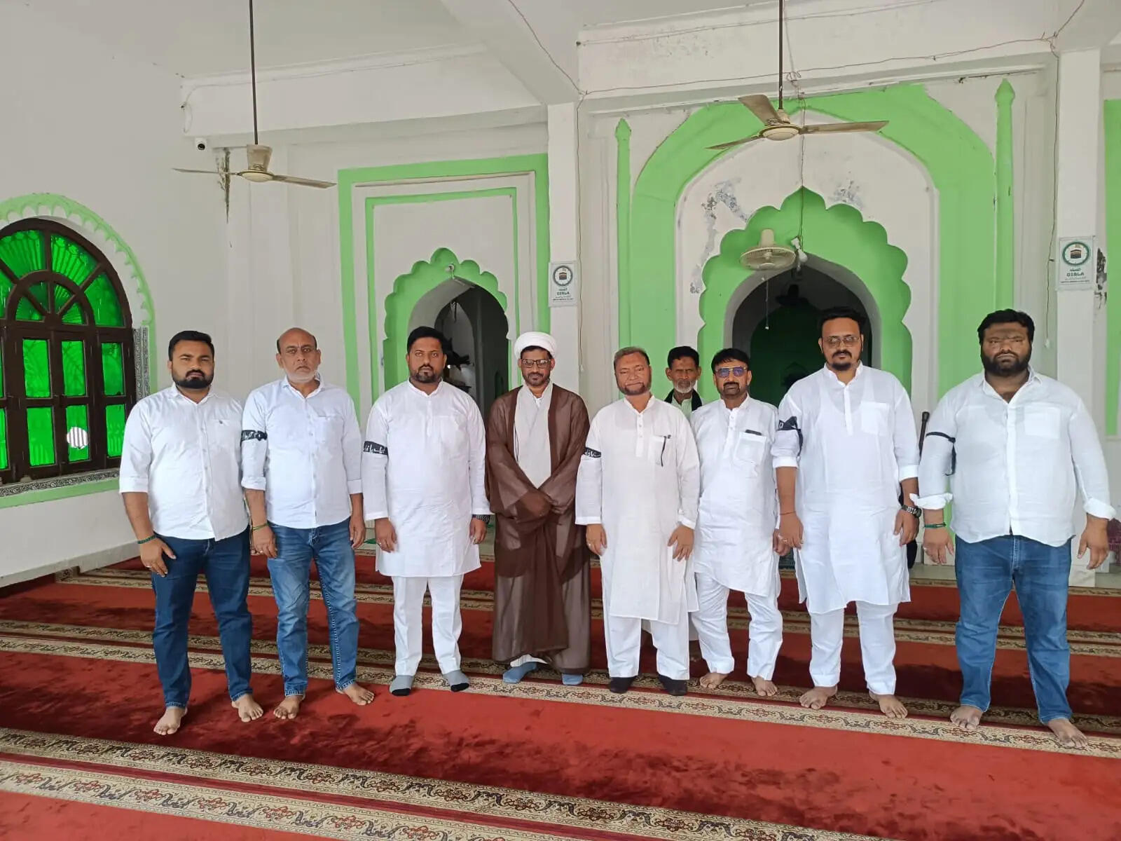 अमेठी में काली पट्टी बांधकर अदा की गईं ईद की नमाज