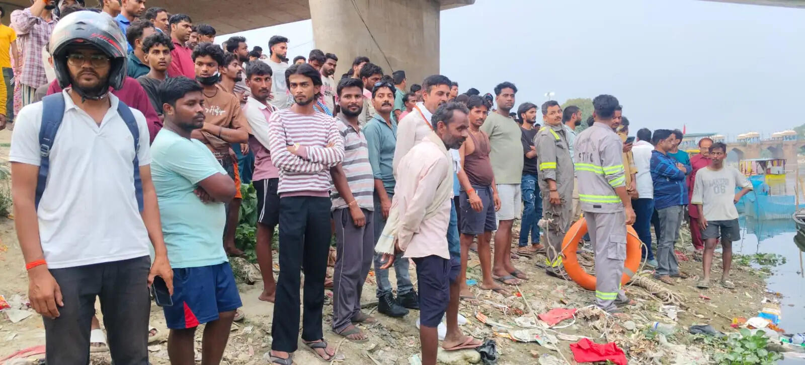 गोमती नदी में नहाते समय छह युवक डूबे, दो की मौत, चार को बचाया गया