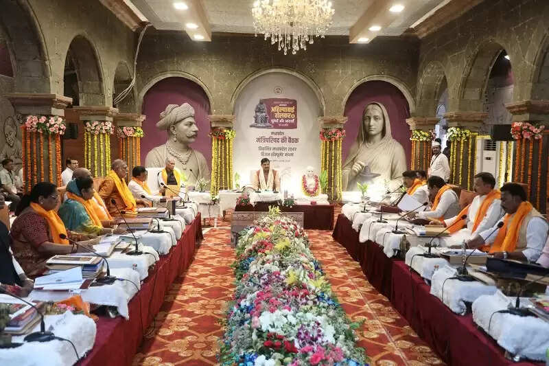 मप्र कैबिनेट का बड़ा फैसला, सड़क हादसे में घायल को अस्पताल पहुंचाने वाले को मिलेंगे 25 हजार रुपये