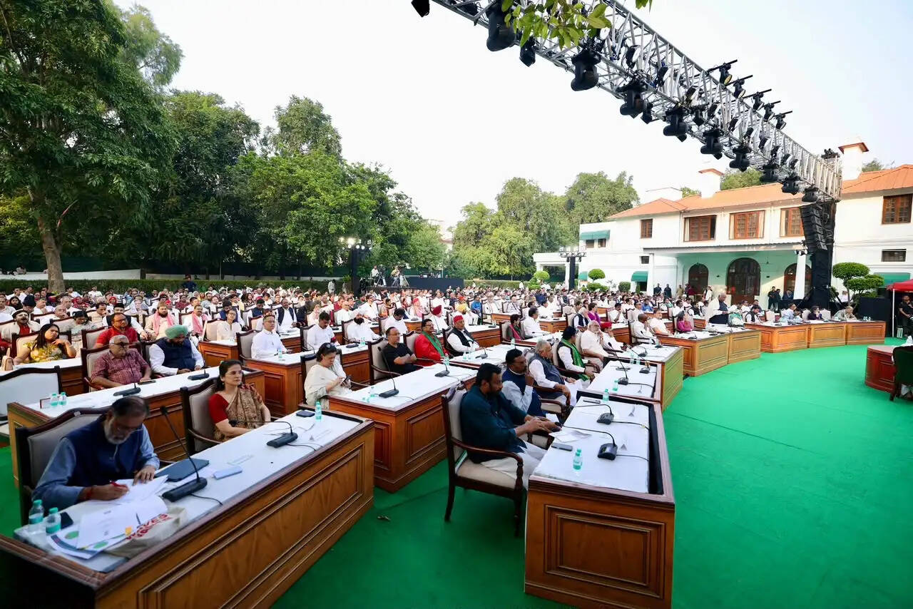 ज्ञानेश कुमार के खिलाफ इंडी गठबंधन का ‘जन महाभियोग’, खरगे ने लगाए छह आरोप; राहुल गांधी करेंगे समापन संबोधन