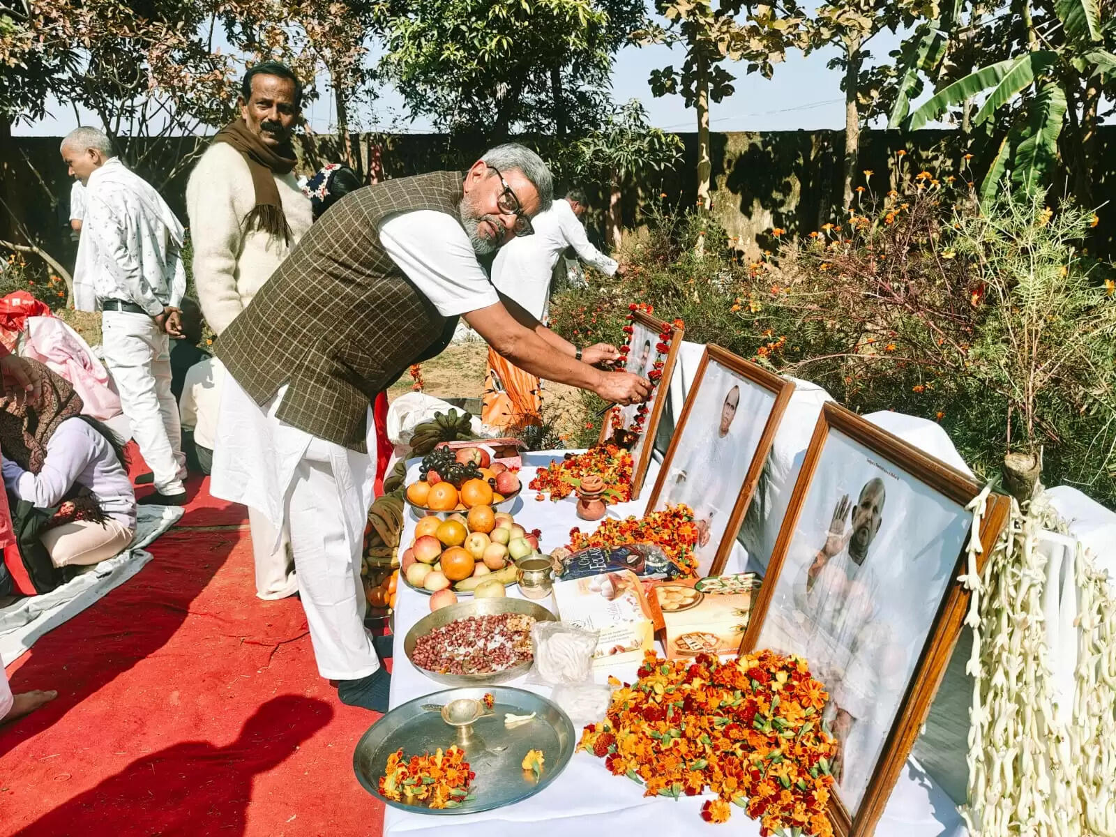 नव वर्ष के स्वागत में विहंगम योग संत समाज ने किया हवन यज्ञ