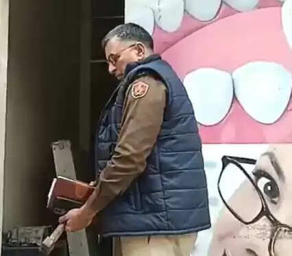 फरीदाबाद : अवैध डेंटल क्लिनिक पर छापा, उपकरण किए जब्त