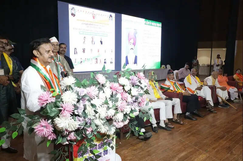 स्वतंत्रता संग्राम सेनानियों के त्याग और बलिदान से देश को आजादी मिली है - उप मुख्यमंत्री शुक्ल