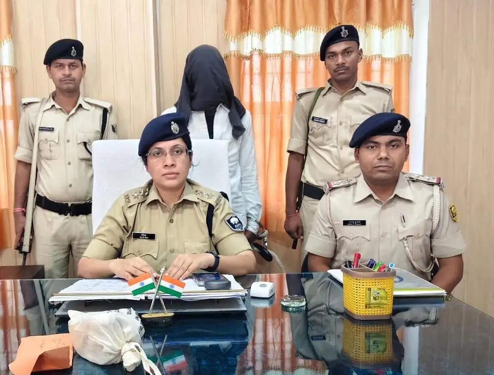 देसी कट्टा, जिंदा कारतूस के साथ अपराधी गिरफ्तार