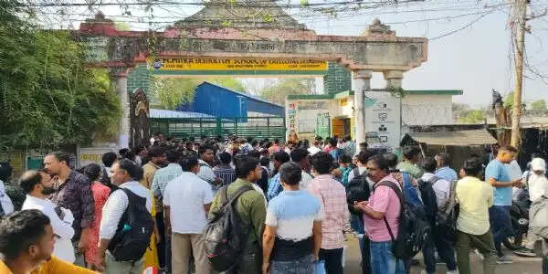 जेपीएससी परीक्षा शुरू, केंद्रों पर उमड़ी अभ्यर्थियों की भीड़