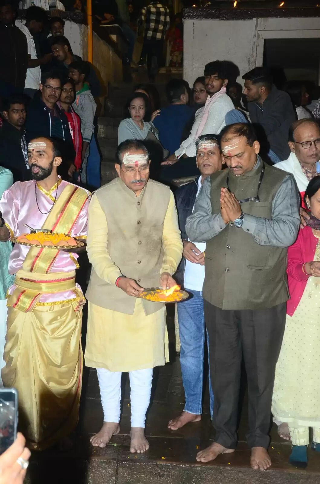 प्रधानमंत्री मोदी के छोटे भाई पंकज मोदी गंगा आरती में हुए शामिल,गंगा पूजन भी&nbsp;किया