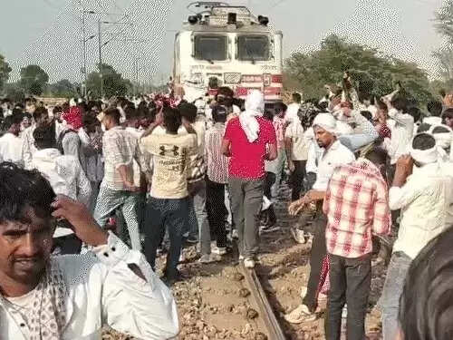 रेलवे ट्रैक जाम करने वालों पर मामला दर्ज, वीडियो फुटेज से हो&nbsp;रही पहचान