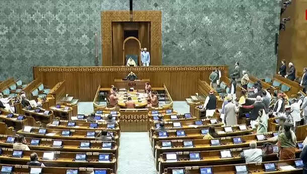 लोकसभा में विपक्ष का हंगामा जारी, कार्यवाही 3 बजे तक स्थगित