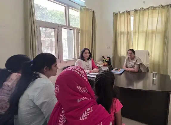 राज्य महिला आयोग अध्यक्ष ने सखी वन स्टॉप सेंटर का किया औचक निरीक्षण