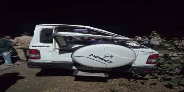 कोरबा : अनियंत्रित होकर पलटा दुल्हन को ले जा रहा वाहन, बच्ची की मौत, कई घायल