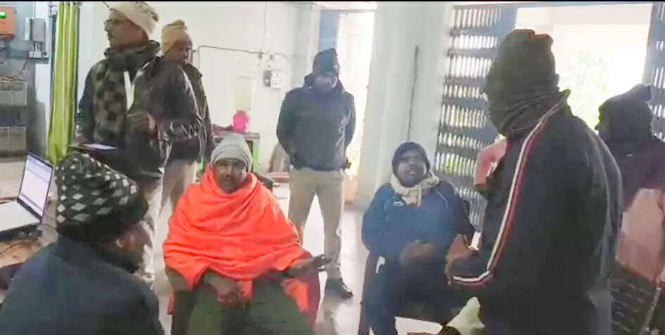 पीरपैंती थाना में तैनात एसआई पर रिश्वत और रात में घर घुसने का आरोप