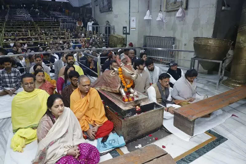 उज्जैनः उपमुख्यमंत्री राजेंद्र शुक्ला ने किये महाकालेश्वर भस्म आरती में दर्शन