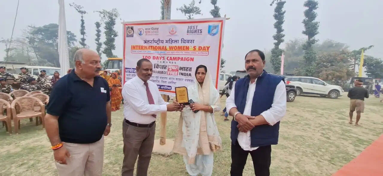 विशेष अभियान के तहत बथनाहा और पलासी पंचायत बाल विवाह मुक्त पंचायत घोषित