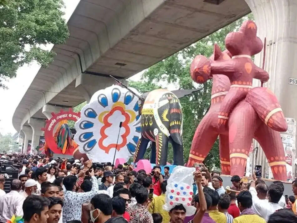 ढाका में बांग्ला नव वर्ष के मद्देनजर बीजीबी की 20 प्लाटून तैनात, बैशाखी शोभायात्रा में रही शांति