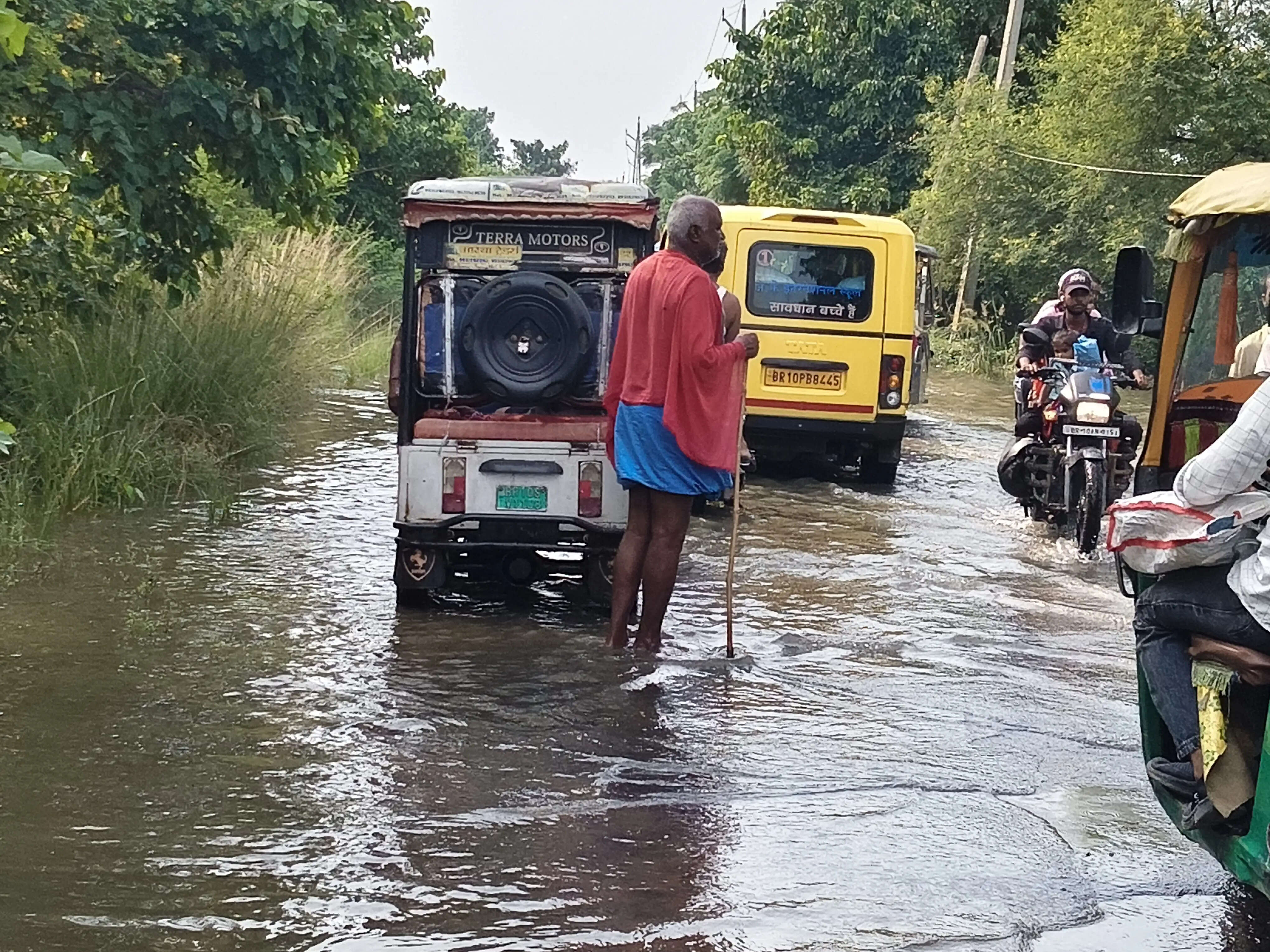 नवगछिया में गंगा-कोसी के जलस्तर में आंशिक गिरावट, राहत के बीच सभी तटबंध सुरक्षित