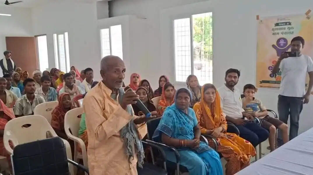 करिहो में पंचायत विकास दिवस पर डीएम ने सुनीं ग्रामीणों की समस्याएं