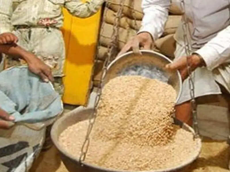 सीहोरः राशन वितरण में गंभीर अनियमितता पर उचित मूल्य दुकान के विक्रेता को तत्काल हटाया गया, प्रकरण दर्ज