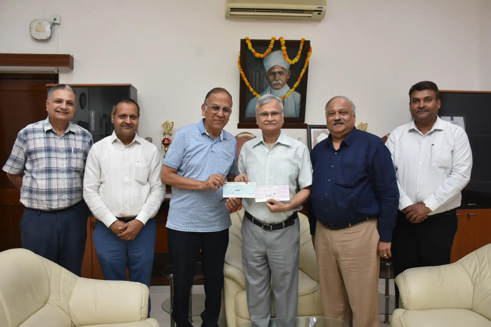 बीएचयू में डॉ. भगवान दास की स्मृति में एलएलएम के मेधावी विद्यार्थी के लिए भी स्वर्ण पदक