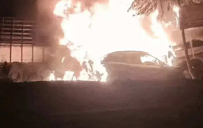 मप्र के छिंदवाड़ा में बोलेरो से टक्कर के बाद कार के सीएनजी टैंक में ब्लास्ट, आग लगने से पिता-पुत्र जिंदा जले