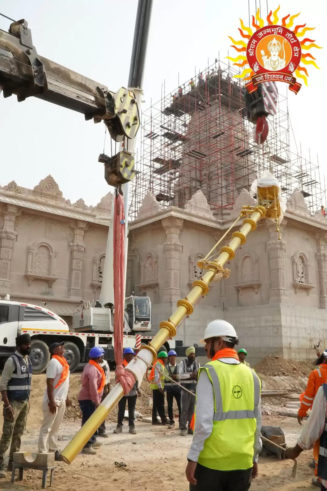 राम जन्मभूमि के श्रीगणेश मन्दिर पर शिखर कलश और ध्वज दंड स्थापित
