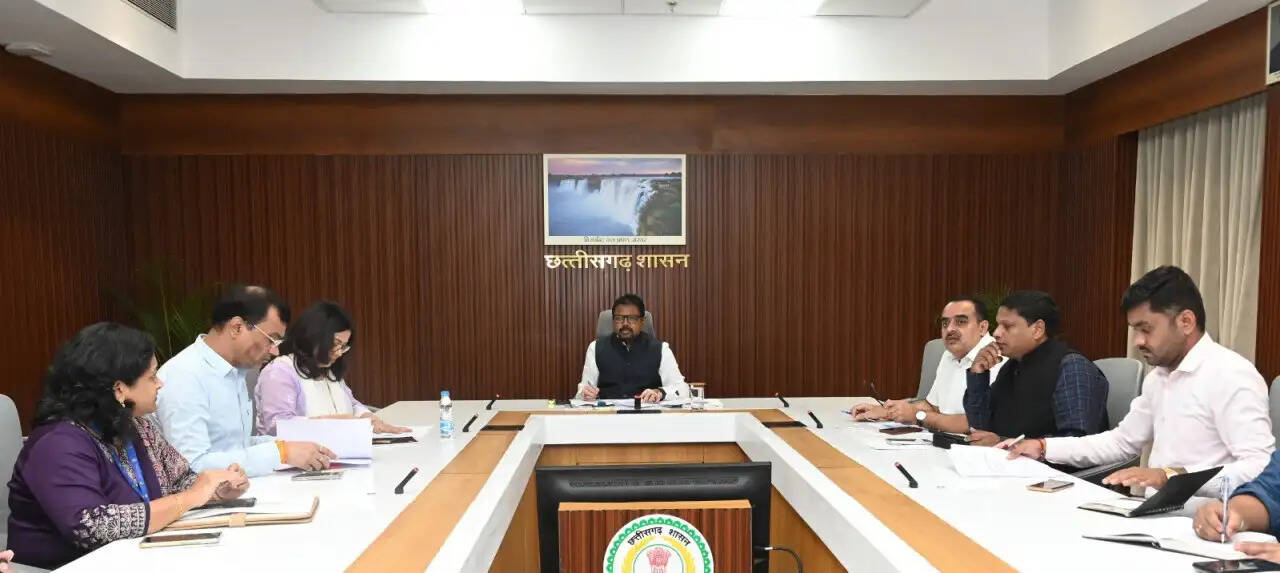 केबिनेट सचिव ने संभावित चक्रवात ‘अर्नब’ से निपटने राज्य के मुख्य सचिवों से की वीडियो कॉन्फ्रेंस