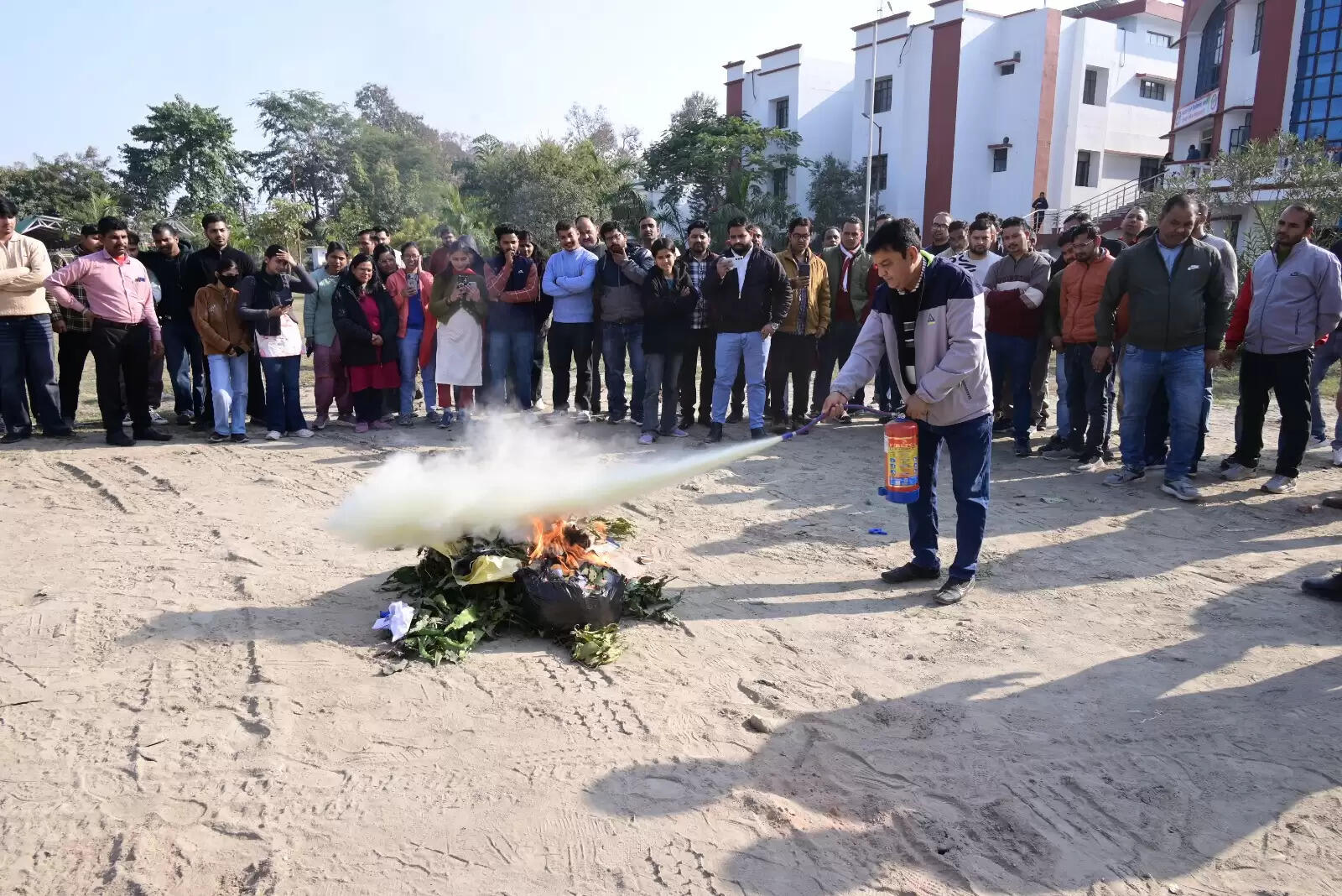 अग्नि शमन विभाग ने अग्नि के बचाव को लेकर किया जागरूक किया।