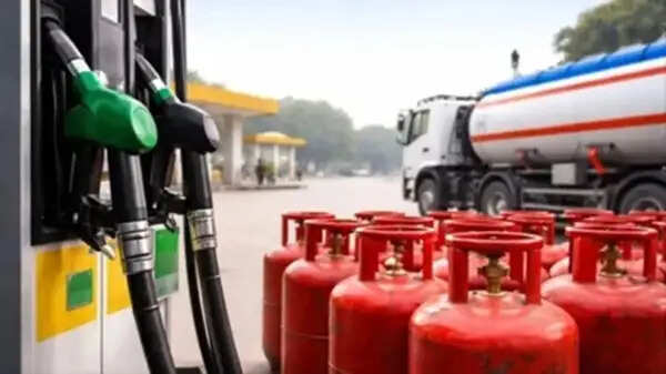 मप्र में पेट्रोलियम पदार्थों की कोई कमी नहीं, कालाबाजारी पर कार्रवाई जारी, 4 हजार से ज्यादा एलपीजी सिलेंडर जब्त