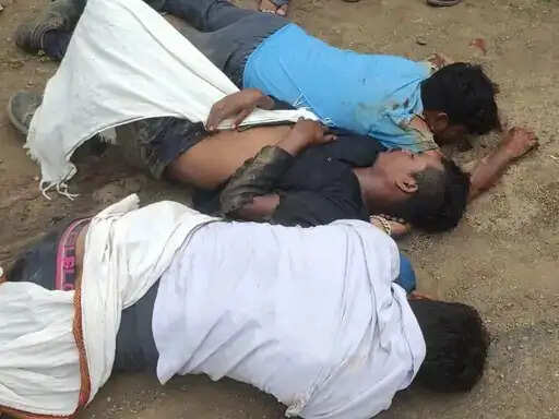 उज्जैन में डंपर की टक्कर से मजदूर की मौत, दो गंभीर घायल,&nbsp;आक्रोशित ग्रामीणों ने किया प्रदर्शन
