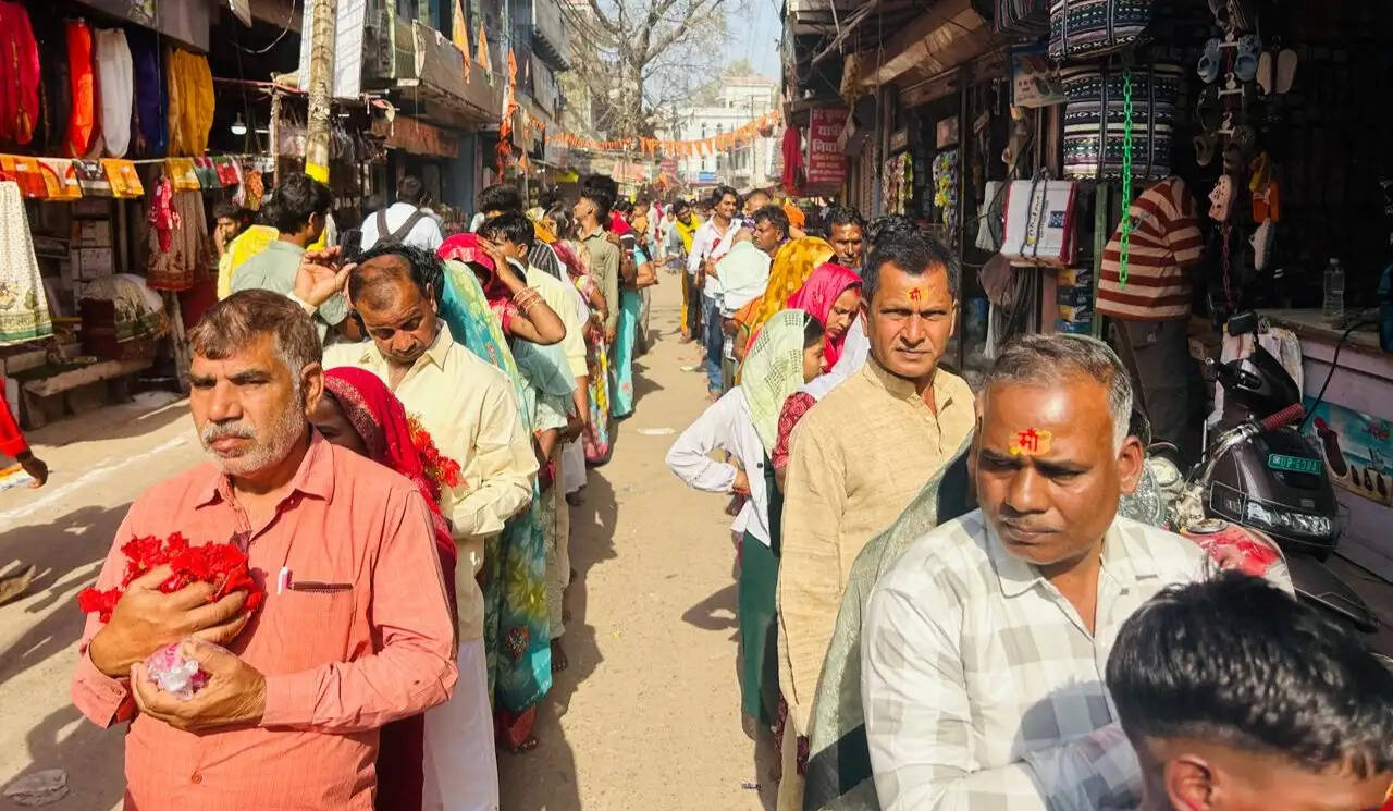 विंध्यधाम में आस्था का महासंगम, हर ओर ‘जय मां’ की गूंज