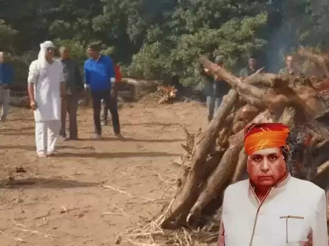 गमगीन माहौल में पूर्व सांसद मिर्धा पंचतत्व में विलीन