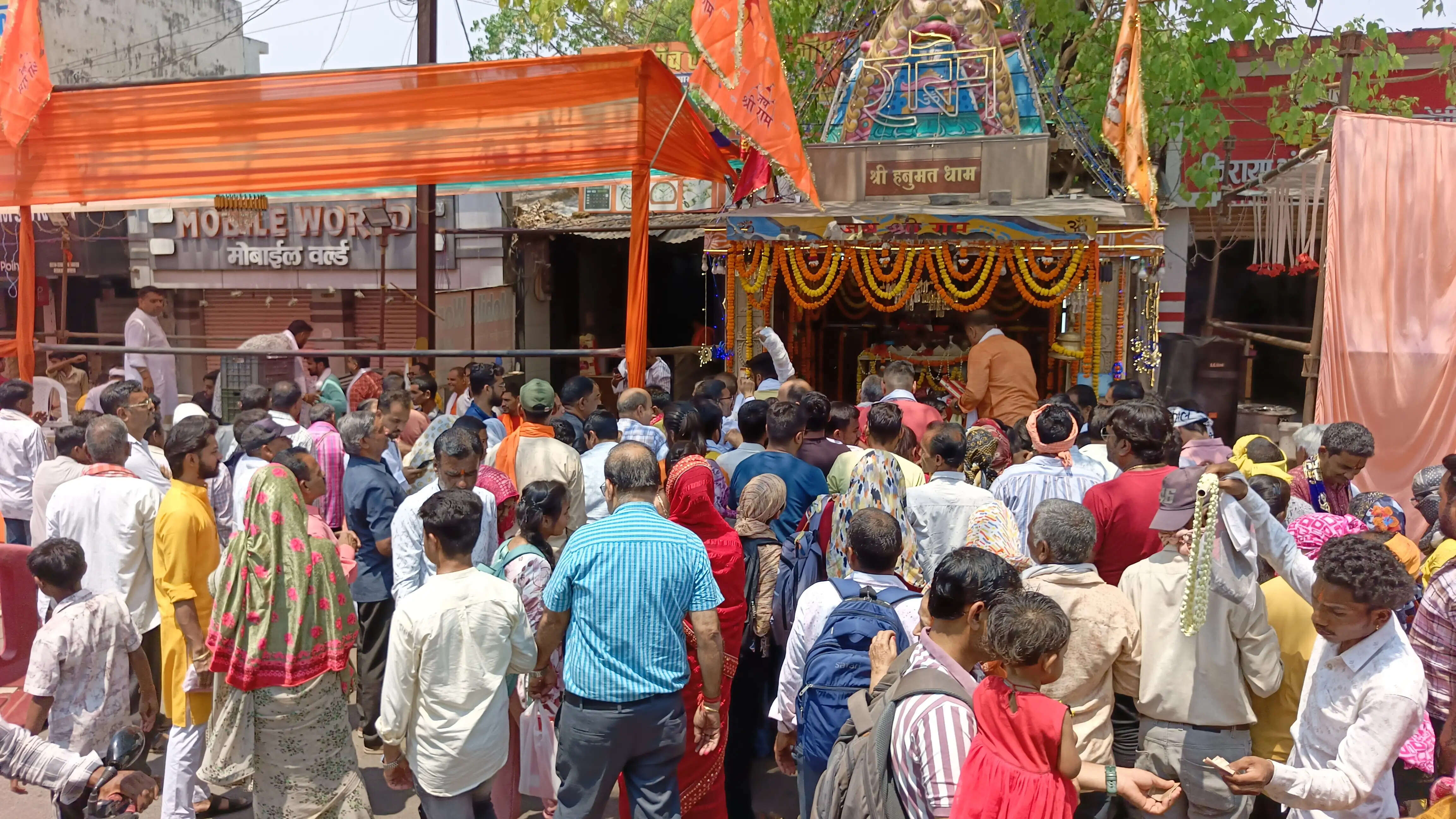 हनुमान जन्मोत्सव पर मंदिरों में हुई विशेष पूजा अर्चना