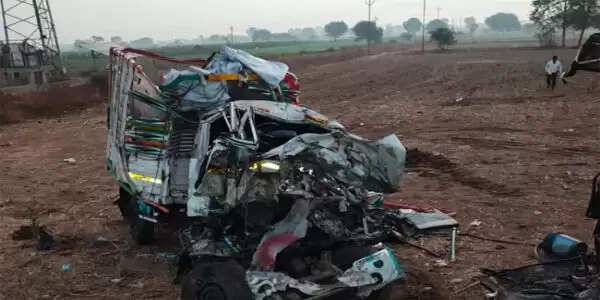 महाराष्ट्र के नासिक में दो वाहनों की टक्कर में चार की मौत, 20 घायल