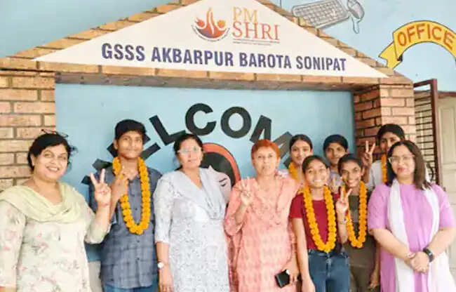 सोनीपत में पीएम श्री विद्यालय के मेधावियों का सम्मान