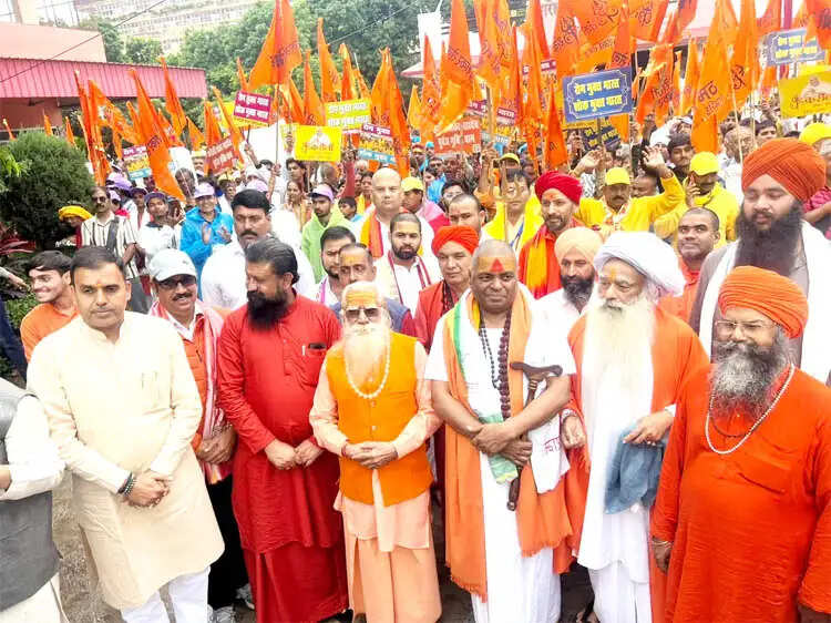 आस्था, अनुशासन, साधना, सनातन संस्कृति का प्रतीक है दण्डवत यात्रा: करौली