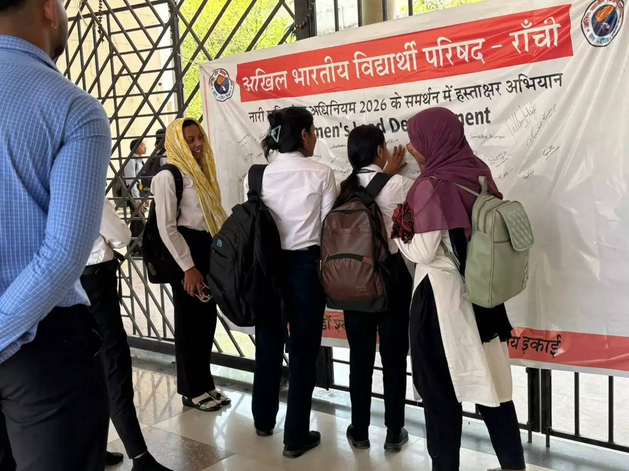 नारी शक्ति वंदन अधिनियम के समर्थन में एबीवीपी ने चलाया हस्ताक्षर अभियान