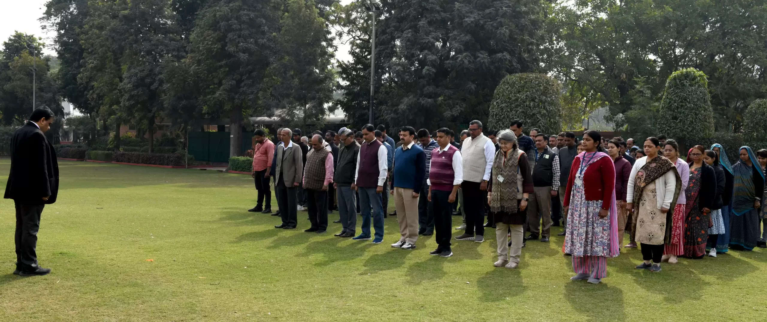 राजभवन में महात्मा गांधी की पुण्यतिथि पर दो मिनट का मौन रखकर दी गई श्रद्धांजलि