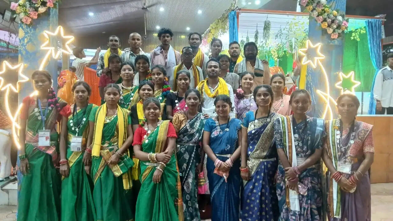 युवाओं ने संभाली मां अंगारमोती मंदिर में सेवा की कमान