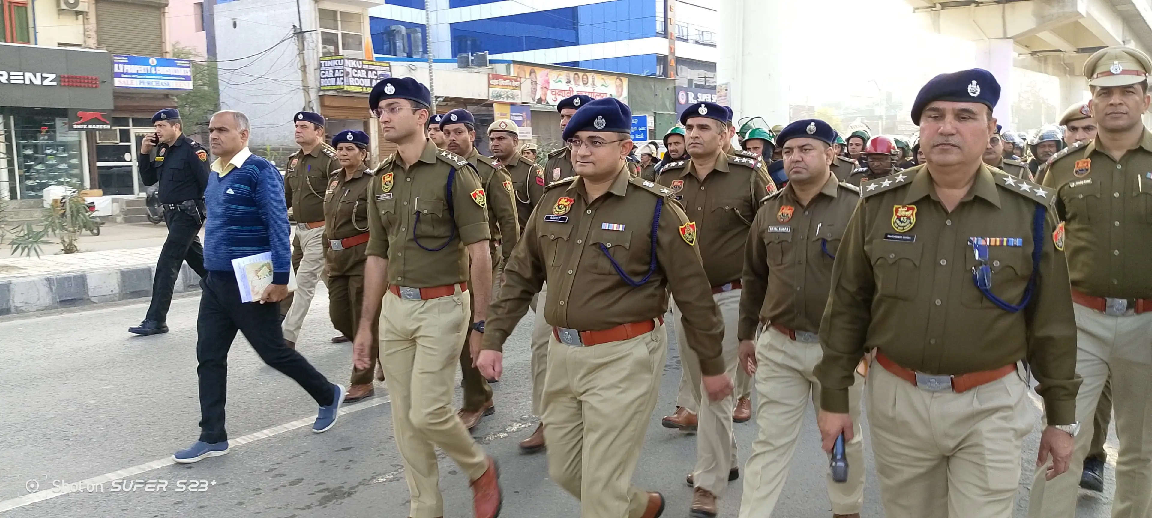 टीकरी बॉर्डर पर शांति व्यवस्था बनाए रखने के लिए पुलिस पूरी तरह अलर्ट