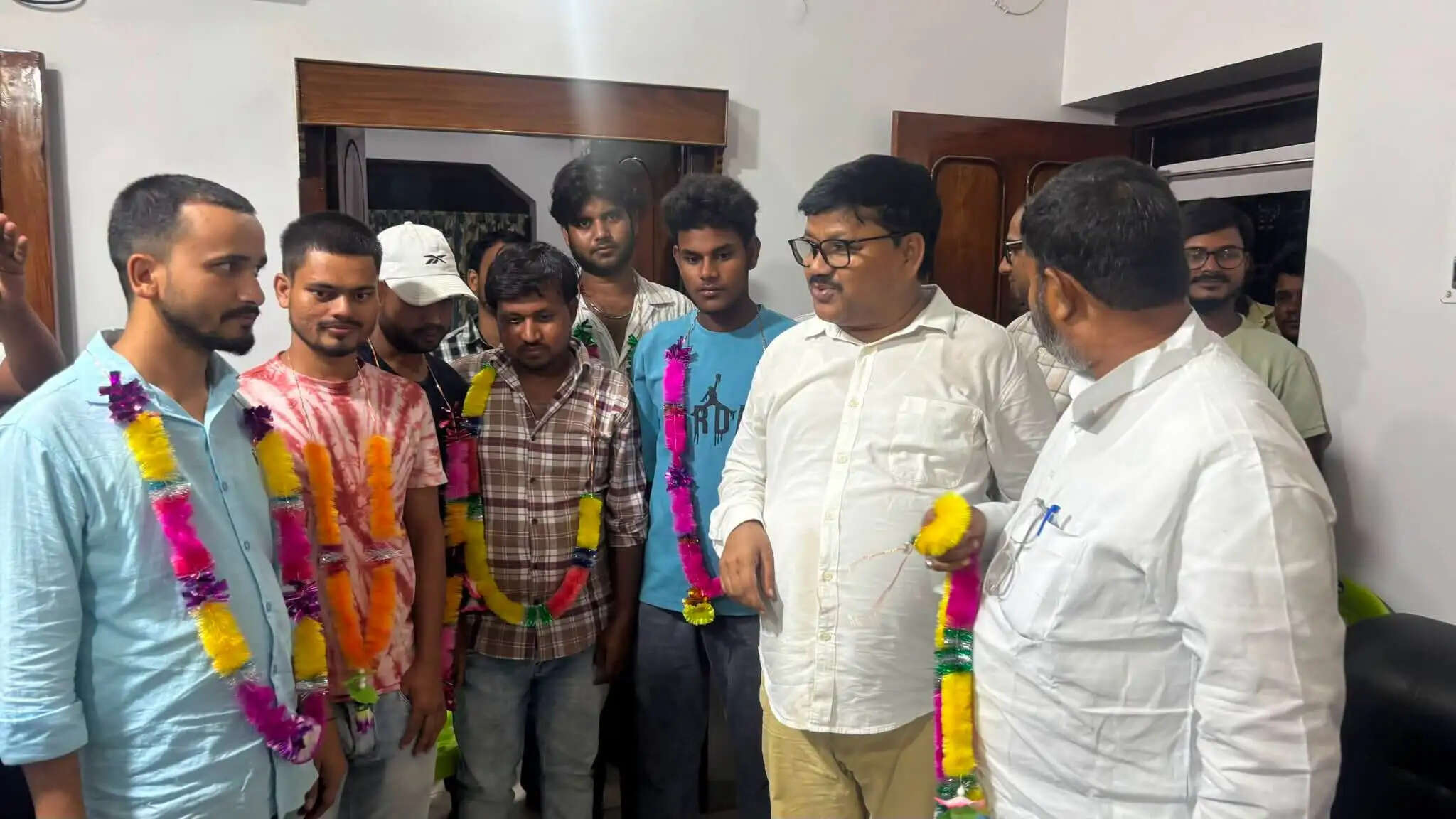 दुबई में फंसे सीमांचल के सात युवक सकुशल वतन लौटे