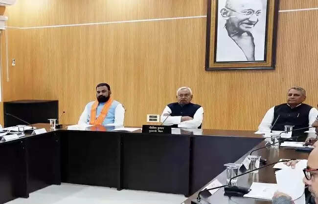 नीतीश मंत्रिमंडल की बैठक में 43 प्रस्तावों पर लगी मुहर, बड़े पैमाने पर बहाली और विकास कार्यों को मंजूरी