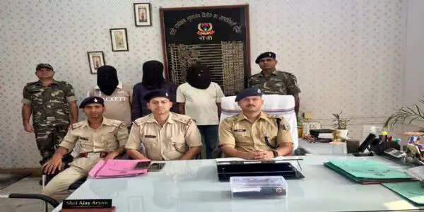 पुलिस ने नशीले मादक पदार्थ की तस्करी मामले में तीन आरोपिताें को किया गिरफ्तार