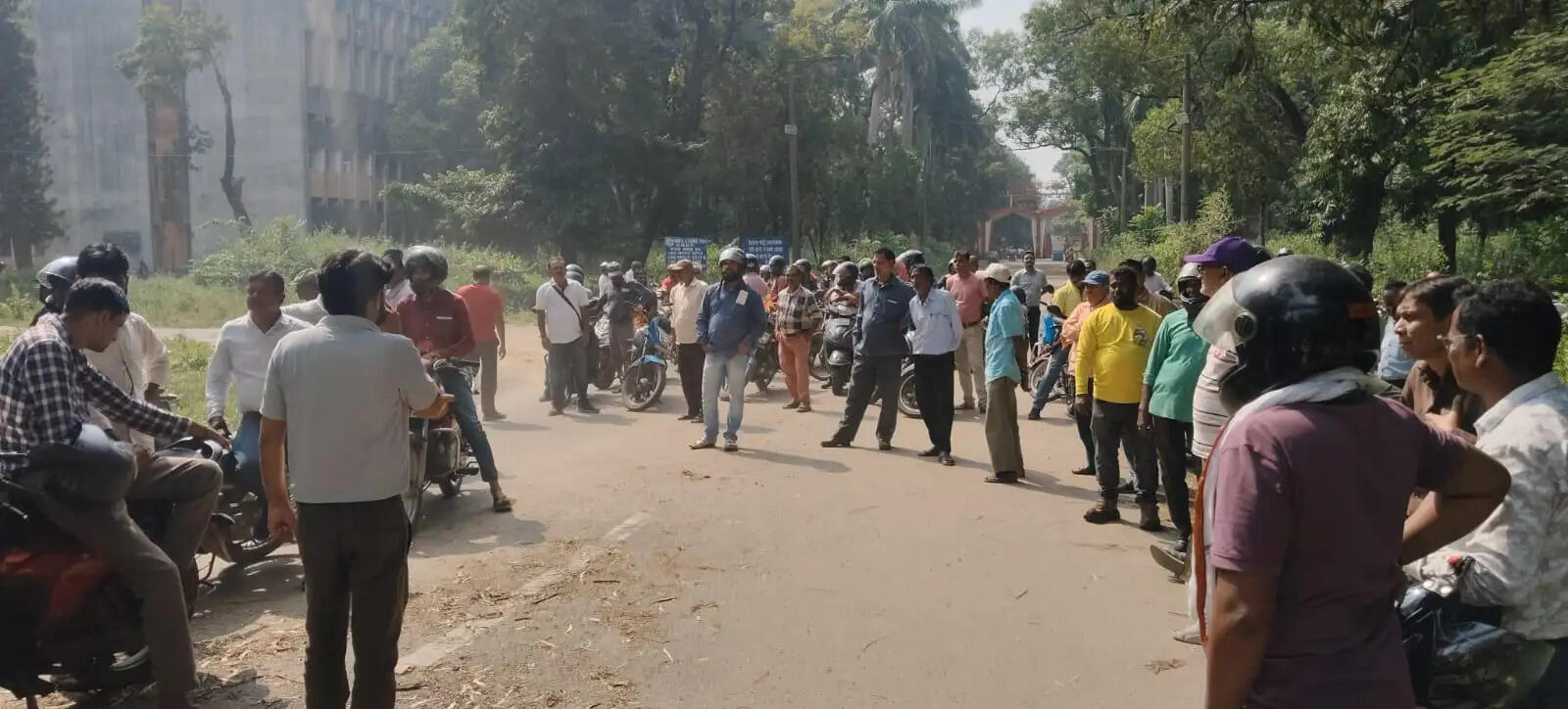 एचईसी मुख्यालय के समक्ष दूसरे दिन भी आंदोलन जारी, चार मांगों पर अड़े कर्मचारी