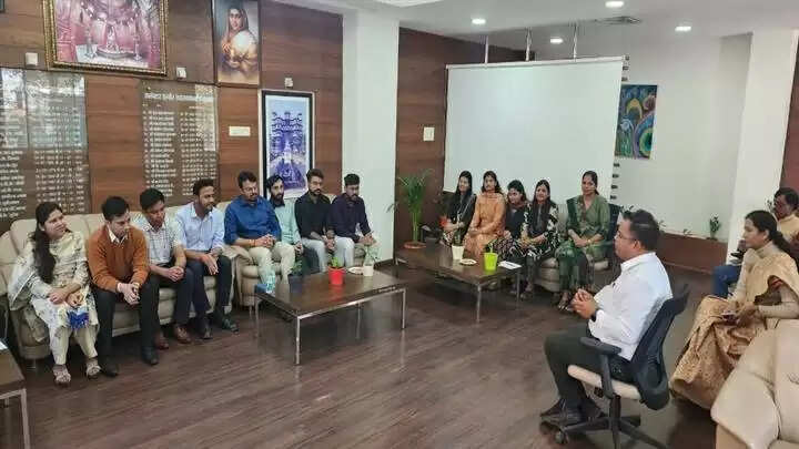 इंदौरः कलेक्टर की संवेदनशील पहल, दिव्यांग सुनील नई पहचान के साथ लौटा सम्मान की मुख्यधारा में