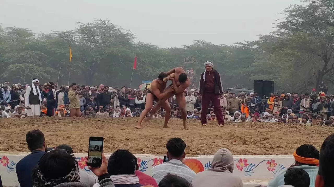 अखाड़े में हरियाणा की निर्जला ने अयोध्या की माही को पटका