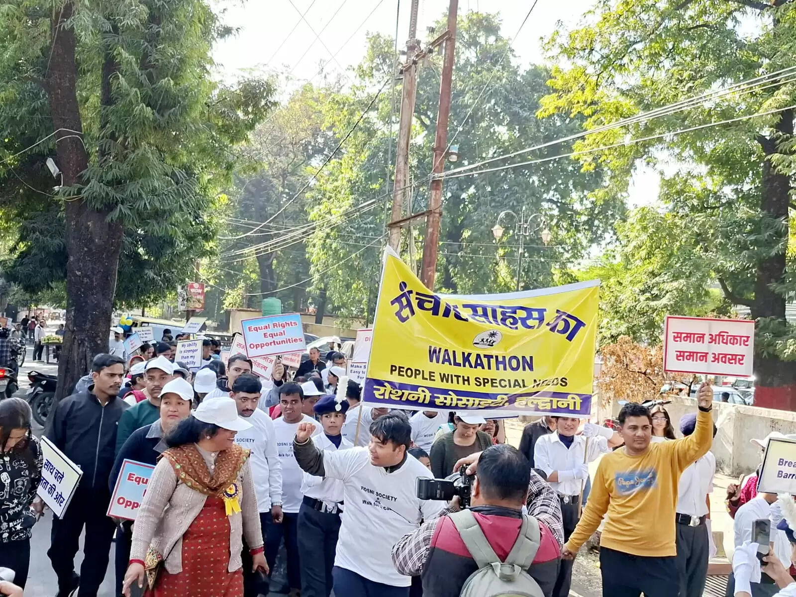 मानसिक दिव्यांग बच्चों का पेरेंट्स, प्रेक्टिशनर, एजुकेटर्स के साथ एक पैदल मार्च