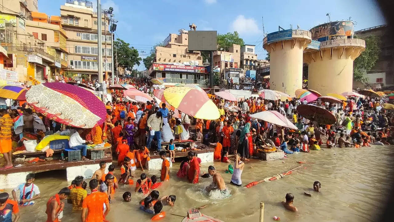 सावन के दूसरे सोमवार पर लाखों श्रद्धालुओं ने गंगा में लगाई डुबकी,हर—हर गंगे की गूंज