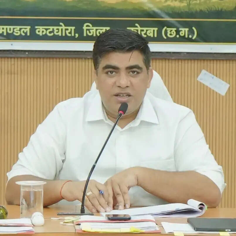 कोरबा में आवारा मवेशियों पर सख्ती, मालिकों से वसूला जाएगा जुर्माना: कलेक्टर कुणाल दुदावत