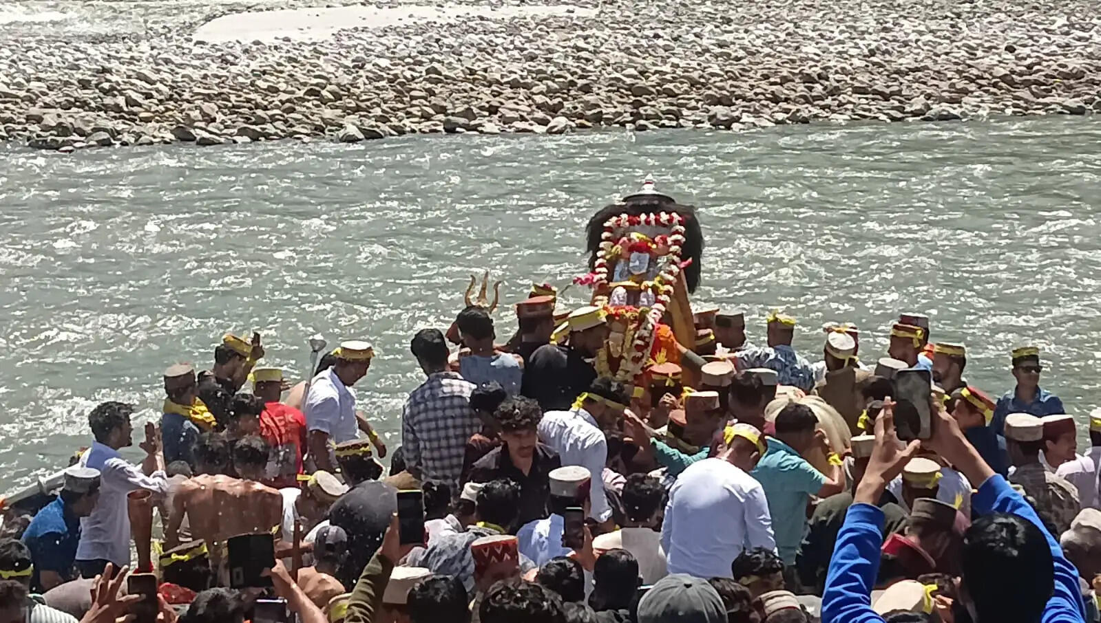 आस्था: ऋषि मार्कण्डेय थरास -हारीयानों संग ब्यास में किया शाही स्नान, हजारों लोगों ने किए दर्शन